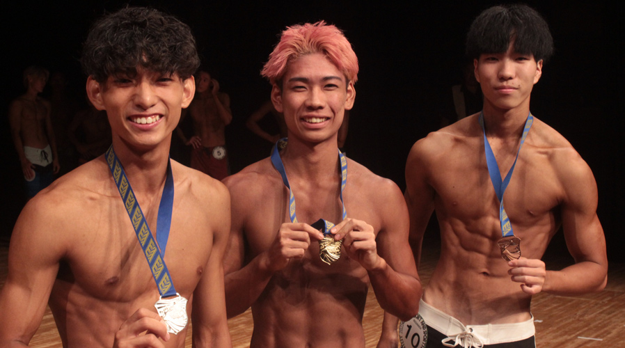 大阪リゾート＆スポーツ専門学校 スポーツデザインコンペティション ボディメイクコンテスト大阪学校内予選大会当日の表彰風景①