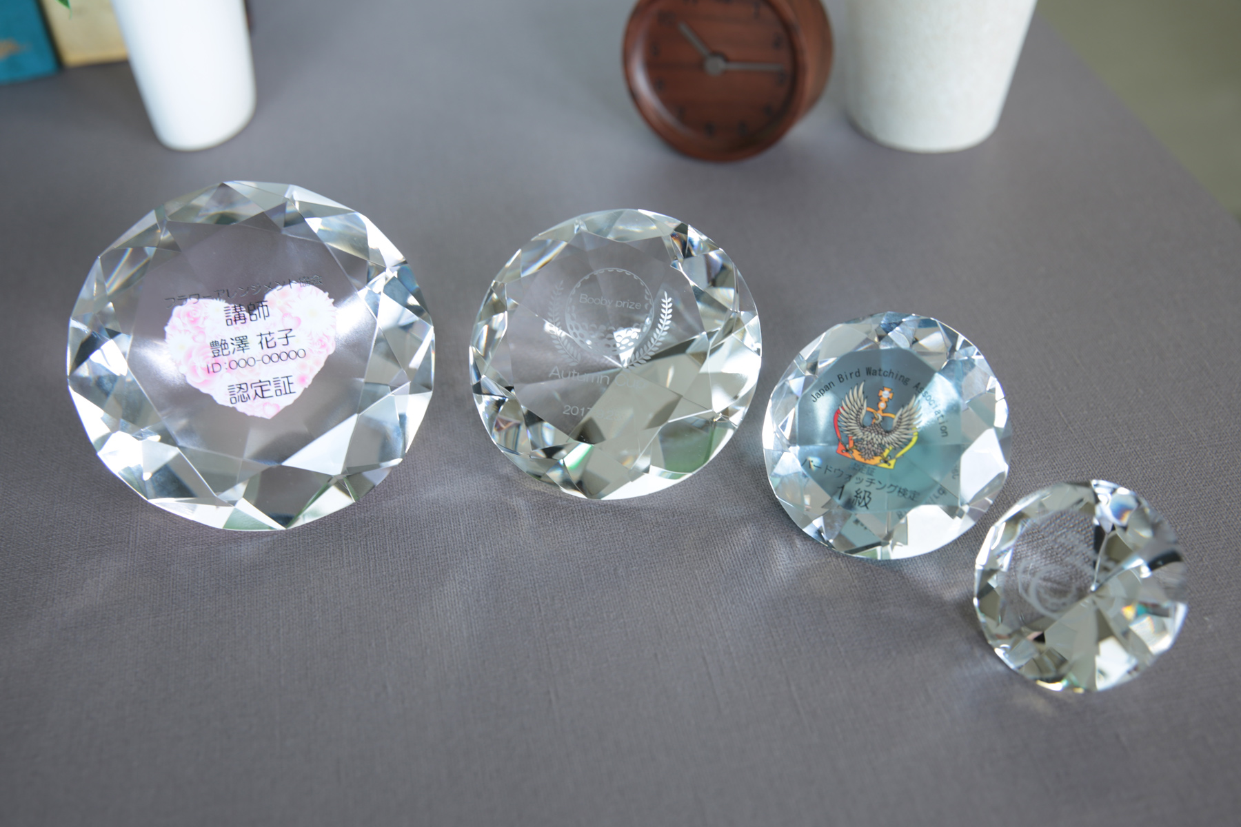 美しいクリスタルの輝きが特徴的なクリスタル記念品 JG-SY