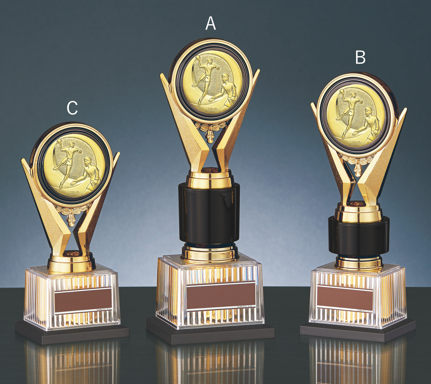 トロフィーの中でも一番人気Aサイズのサイズ感のご紹介 JS-BRZ-4670