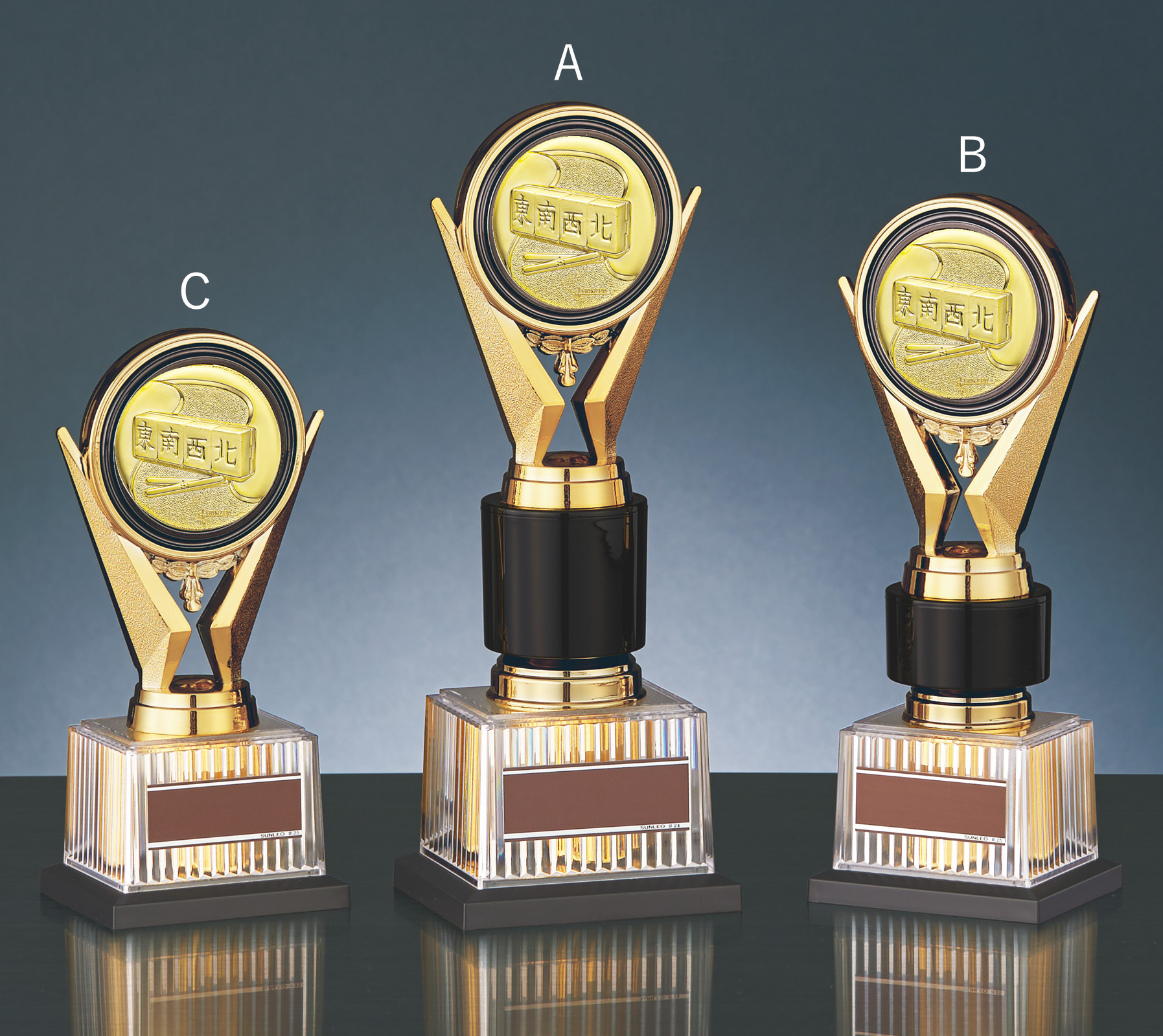 トロフィーの中でも一番人気Aサイズのサイズ感のご紹介 JS-BRZ-4670