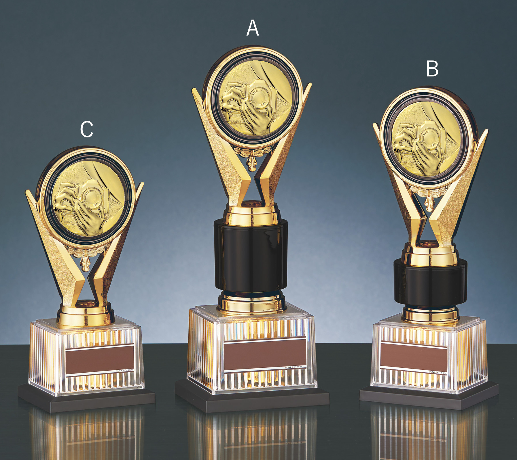 トロフィーの中でも一番人気Aサイズのサイズ感のご紹介 JS-BRZ-4670