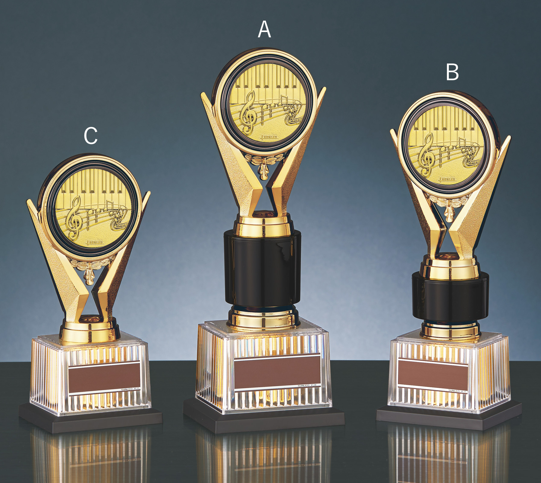 トロフィーの中でも一番人気Aサイズのサイズ感のご紹介 JS-BRZ-4670