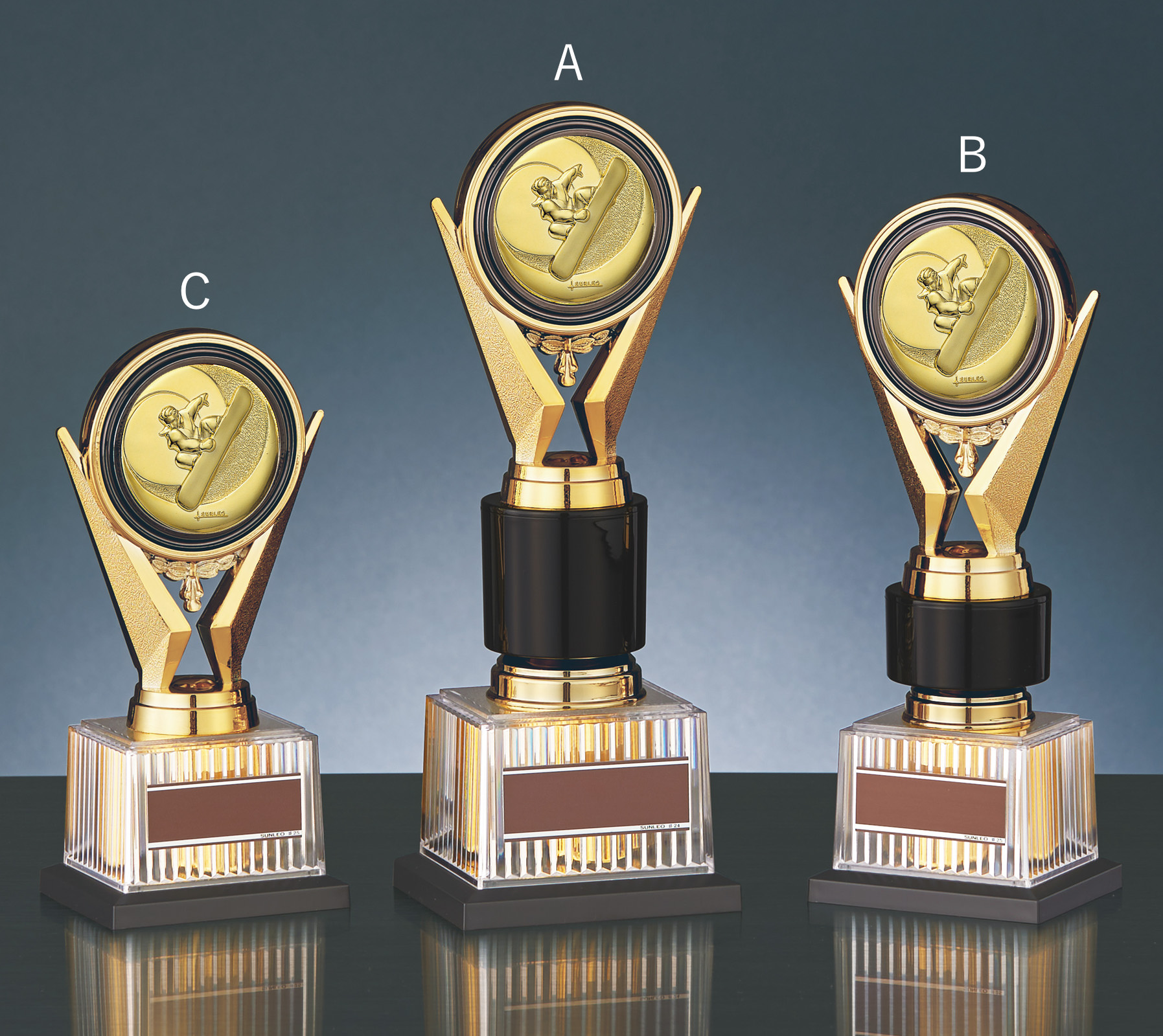 トロフィーの中でも一番人気Aサイズのサイズ感のご紹介 JS-BRZ-4670