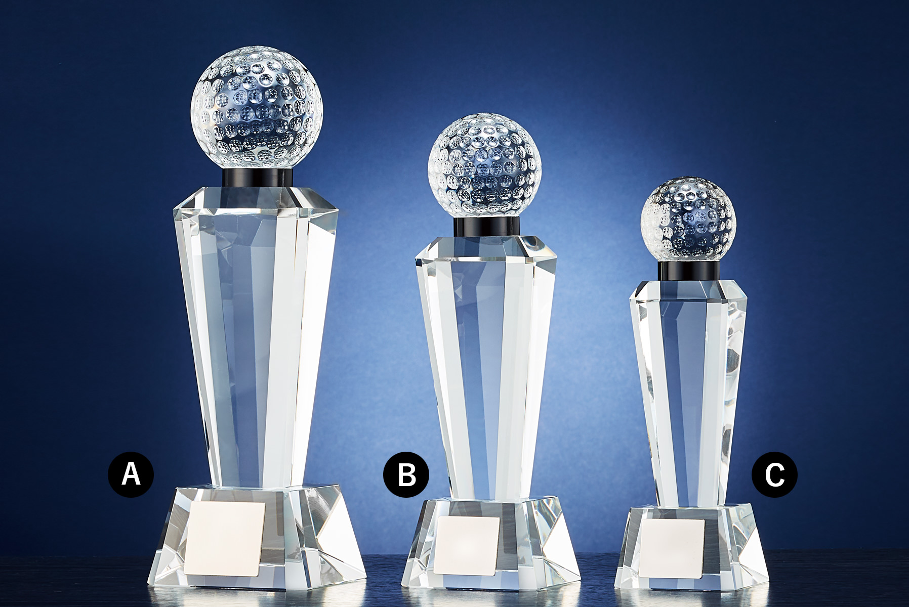 クリアなクリスタル台座が特徴的なゴルフトロフィー JW-BW-2196