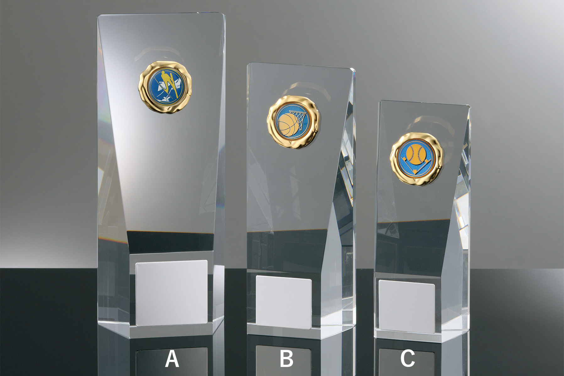 高級感抜群のクリスタルトロフィー JW-RB-6065