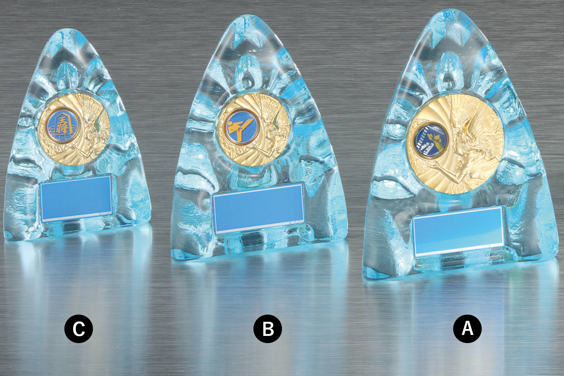青色のガラスが印象的な美しいガラス製表彰楯　JW-RS-6072