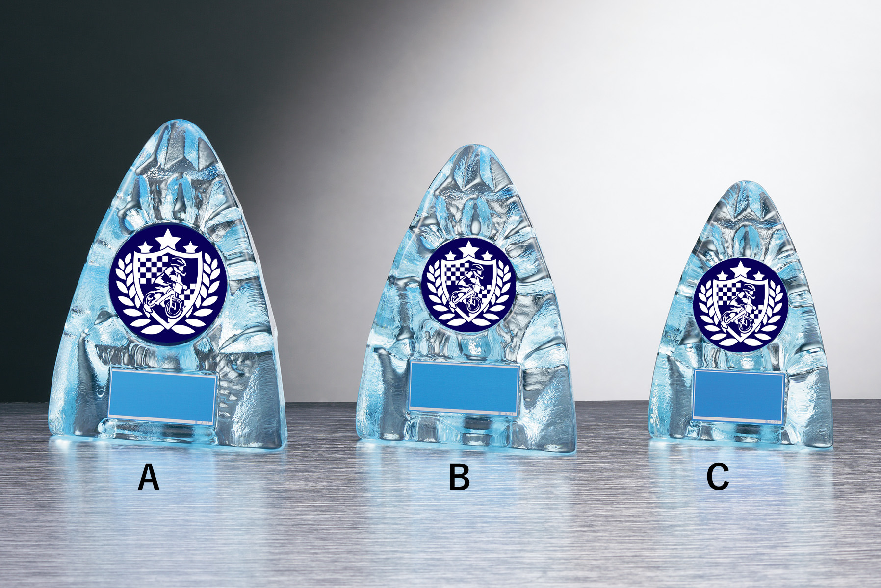 透明感のあるブルーガラス表彰楯　JW-RS-6092-kidsbike（ブルー）