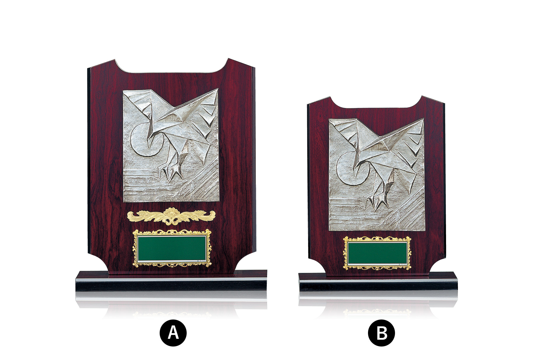 彫刻のような芸術的デザインの木製表彰楯　JW-SO-5156